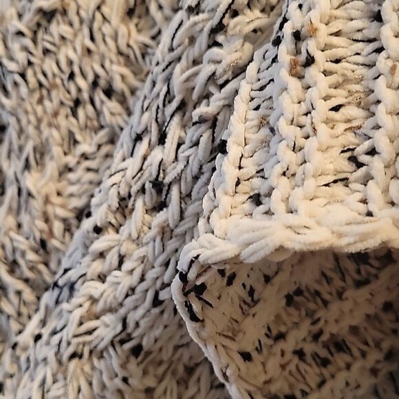 Terrytown Vanilla Cookie Cable Knit Chenille Blanket Has Company Logo Patch NWT - Picture 6 of 8